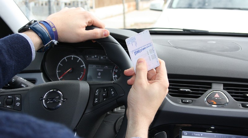 Cómo aprobar el carnet de conducir a la primera: la importancia de formarse con profesionales