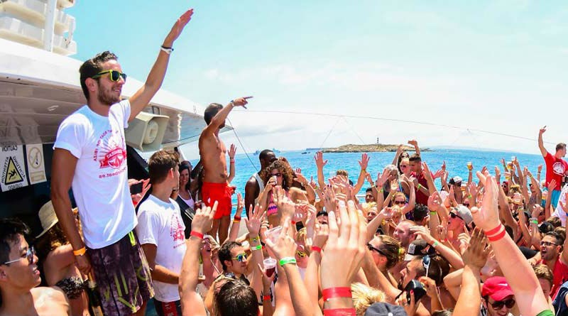 Fiestas en Catamarán: La Experiencia Imperdible en Ibiza para Todos los Veranos