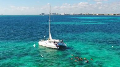 Aventura Inolvidable: Tour de Catamarán a Isla Mujeres para Disfrutar de la Adrenalina y Belleza Natural