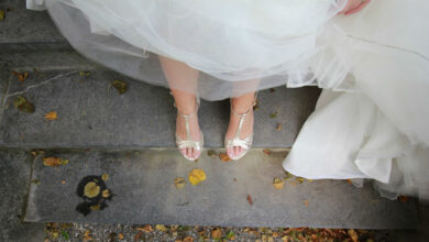 Zapatos cómodos para novias: la tendencia que transforma el día de la boda
