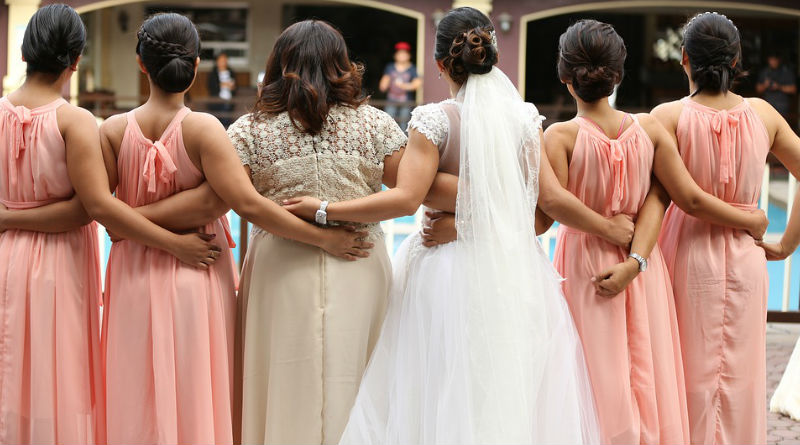 Guía Definitiva para Elegir el Color del Vestido de Damas de Honor en Bodas 2026