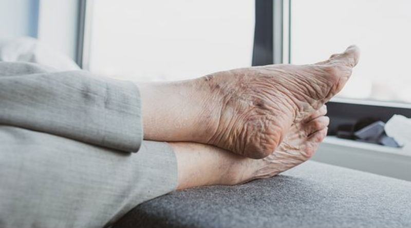 Consejos Esenciales para el Cuidado Adecuado de los Pies en Todo Momento Consejos Esenciales para el Cuidado Adecuado de los Pies en Todo Momento