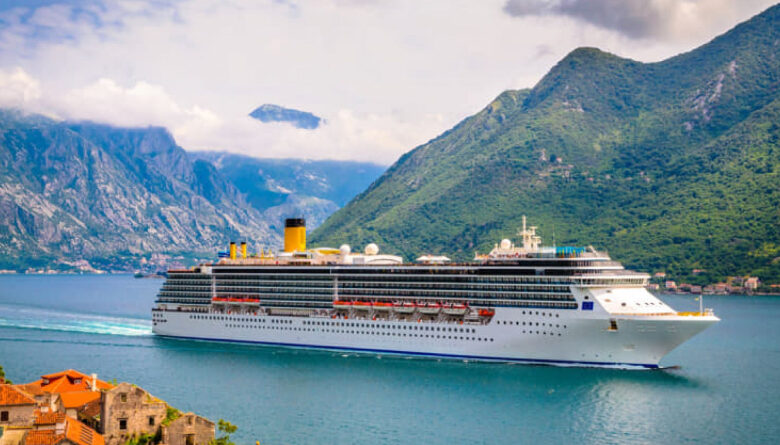 Crucero por los Fiordos Noruegos: Exploración de Montañas y Mar en un Viaje Inolvidable
