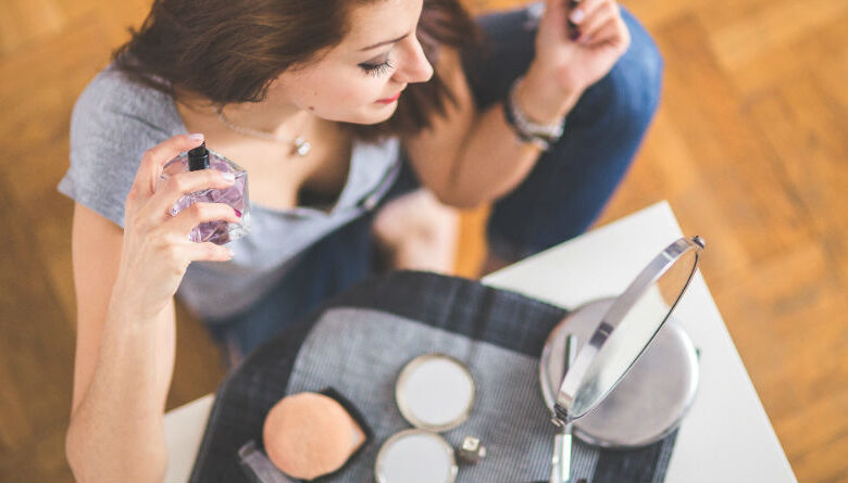 Cinco Perfumes de Mujer Imprescindibles para Dejar Huella Estas Navidades