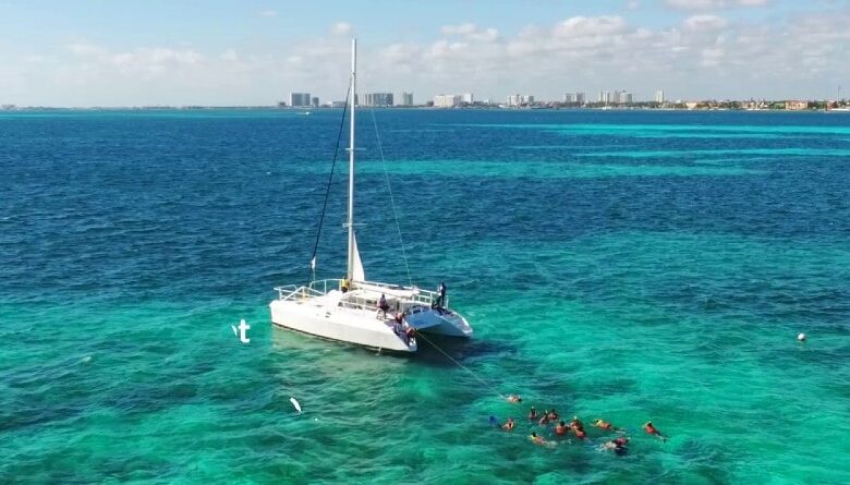 Aventura Inolvidable: Tour de Catamarán a Isla Mujeres para Disfrutar de la Adrenalina y Belleza Natural