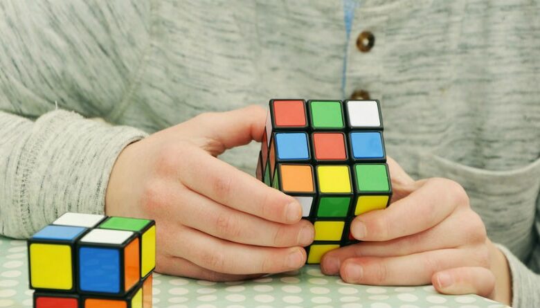 El cubo de Rubik: un desafío atemporal que sigue fascinando a generaciones