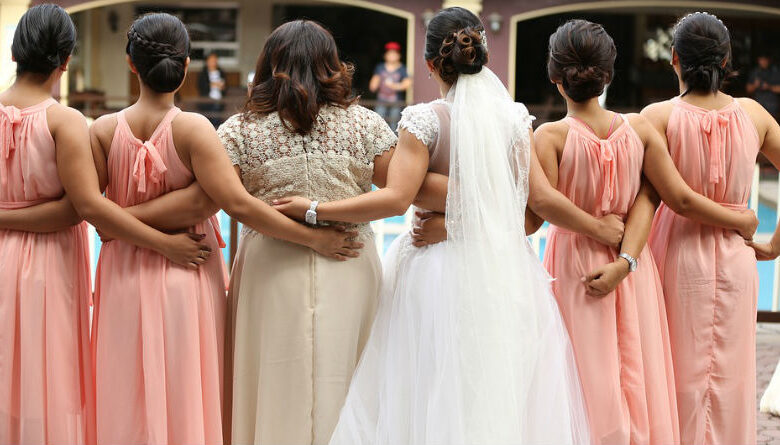 Guía Definitiva para Elegir el Color del Vestido de Damas de Honor en Bodas 2026